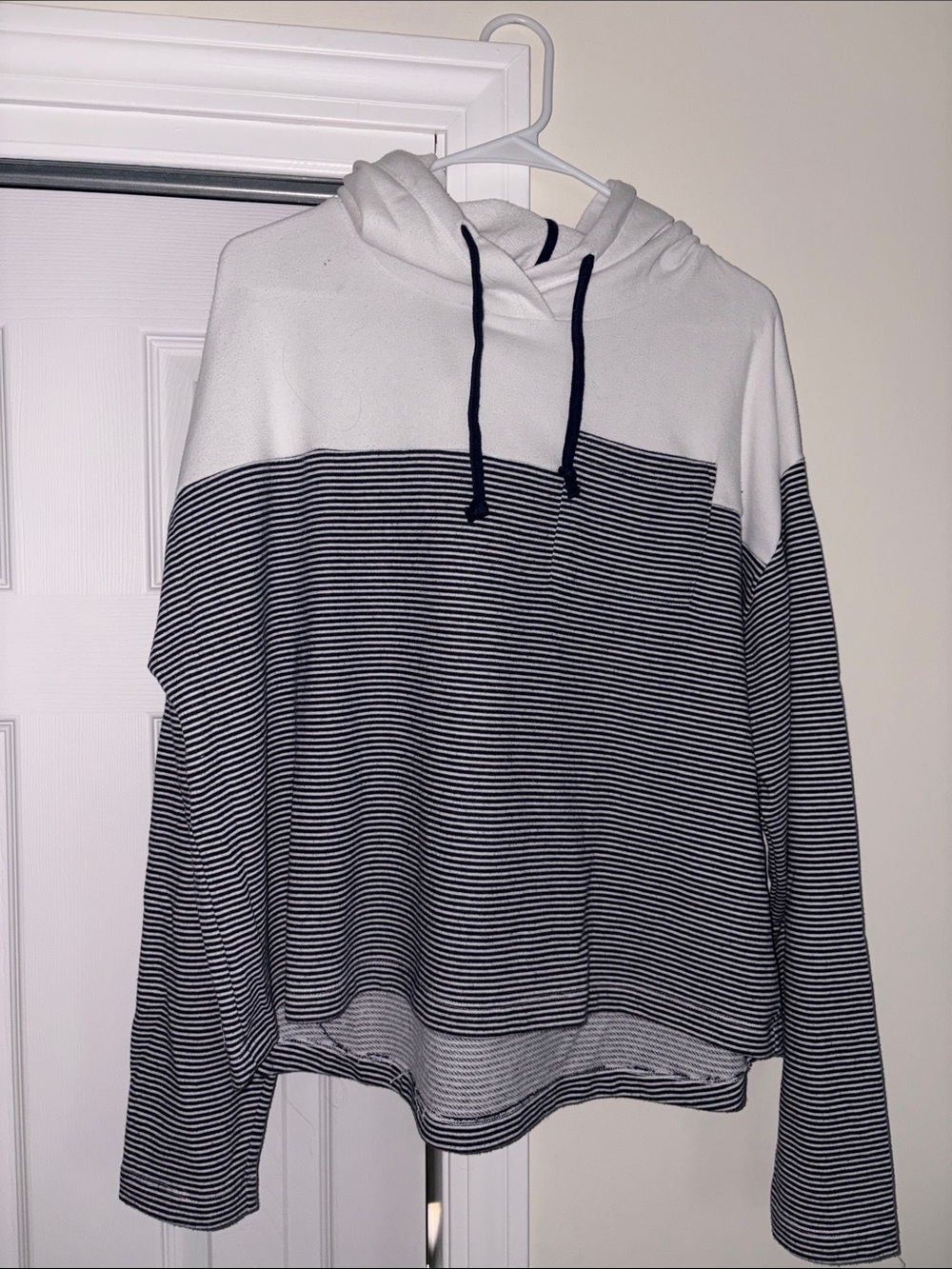 Southern Tide White and Navy Blue Striped Hooded Sweatshirt